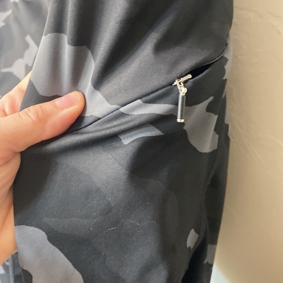 Athleta black camo crop leggings size XL. - Picture 7 of 16